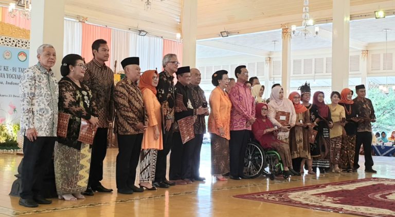 Direktur SAPDA Raih Penghargaan Gender Champion