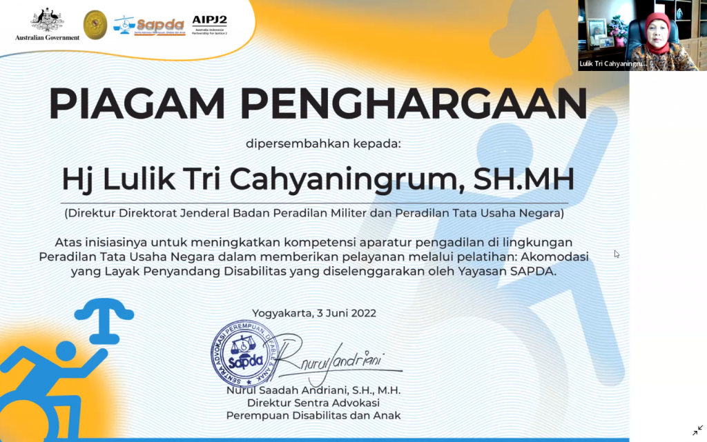Direktur Direktorat Jenderal Badan Peradilan Militer dan Peradilan Tata Usaha Negara (Dirjen Badimiltun) Lulik Tri Cahyaningrum mendapatkan ucapan terima kasih dalam bentuk piagam penghargaan