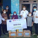 Direktur SAPDA Nurul Saadah Andriani melakukan MoU dengan Ketua Masing-masing Pengadilan