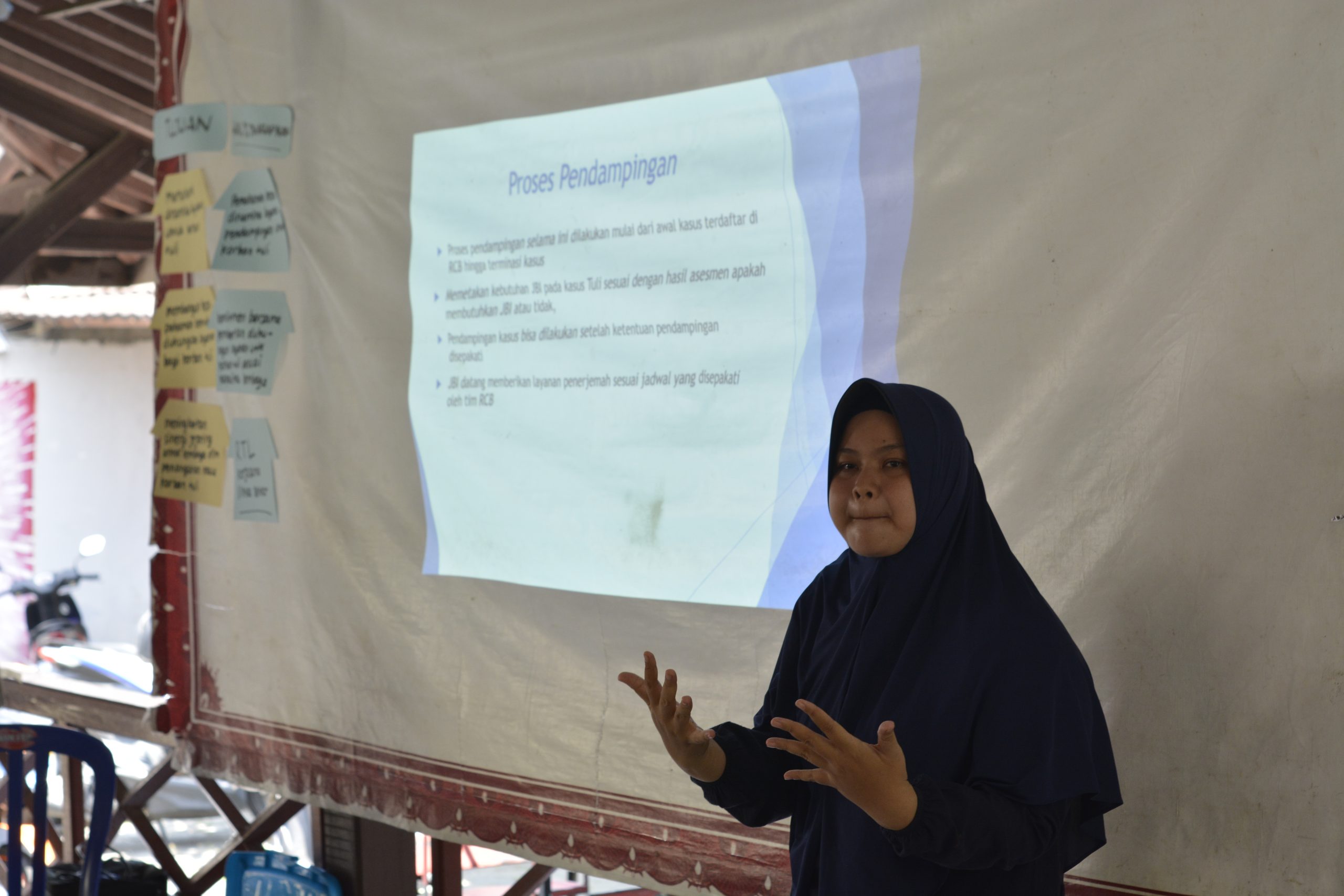 JBI Ragil sedang mempresentasikan materi