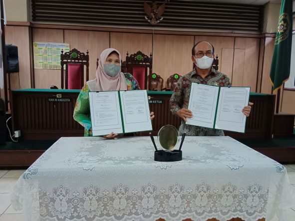 Direktur SAPDA dan PN Jakarta Utara menandatangani MoU mewujudkan pengadilan inklusif